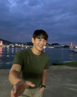 On Ju-wan Instagram - 이번 백반기행 식당을 많이 물어보셔서 남겨요~😏
1. 돋을볕식당- 금오도 섬안에 위치해있고 가정식 백반이 나오는~정말 산지에서만 먹을수 있는 재료로 만든 백반맛집.
2.할매맛집- 금오도 섬 안에 서대회무침과 쏨뱅이맑은탕. 막걸리식초를 써서 새콤달콤함과 얼큰한 탕 궁합이 좋았던 집.
3. 경도회관- 경도 섬안에 하모(갯장어) 샤브샤브 와 회. 여수에 가면 꼭 한번 먹어보길 바라는 하모샤브샤브. 간김에 하모회도~ 

세 집 다 너무 각각의 맛이 있고~ 매력있는 음식인건 분명👍

여름휴가 여수쪽으로 가시는 분들은 꼭 가보시길🙏

#허영만백반기행 
#여수
