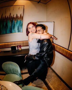Onadio Leonardo Instagram - Happy 5th anniversary musuhkuuuu 😛❤️
-29 juni