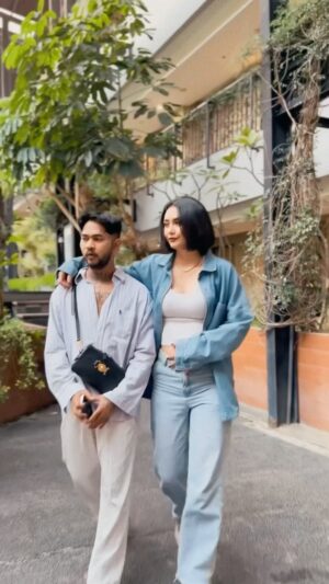 Onadio Leonardo Instagram - Dibalik wanita sukses selalu ada pria rumpi di samping nya 

• Eh kebalik yah ( sorry sorry sorry )