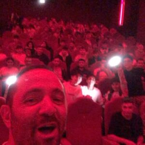 Önder Açıkbaş Instagram - Hepyek düğün seyircileri çok güzeldiniz ♥️
@toriumavm @cinetechsinemalari @hepyek.film #hepyekdüğün