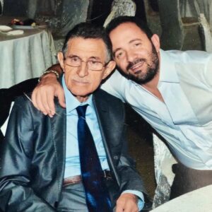 Önder Açıkbaş Instagram - Babamı gidişinin yıl dönümünde anıyoruz..Nurlar içinde uyu babacığım canım papim❤️