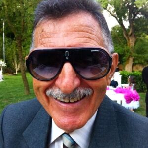 Önder Açıkbaş Instagram - Seni çok özledik Babam,mekanın cennet olsun nurlar içinde uyu..Babalar günün kutlu olsun.
