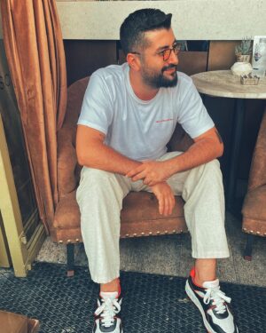 Onur Akbay Instagram - Tam poz verecem biri sesleniyor 😄😄