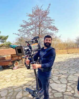 Onur Akbay Instagram - Steadicam sevdamız sorgulanmasın 😄 Her ne kadar @yilmaz.alii kullanımını öğretmek istemese de arada kaçırıyorum 😄😄