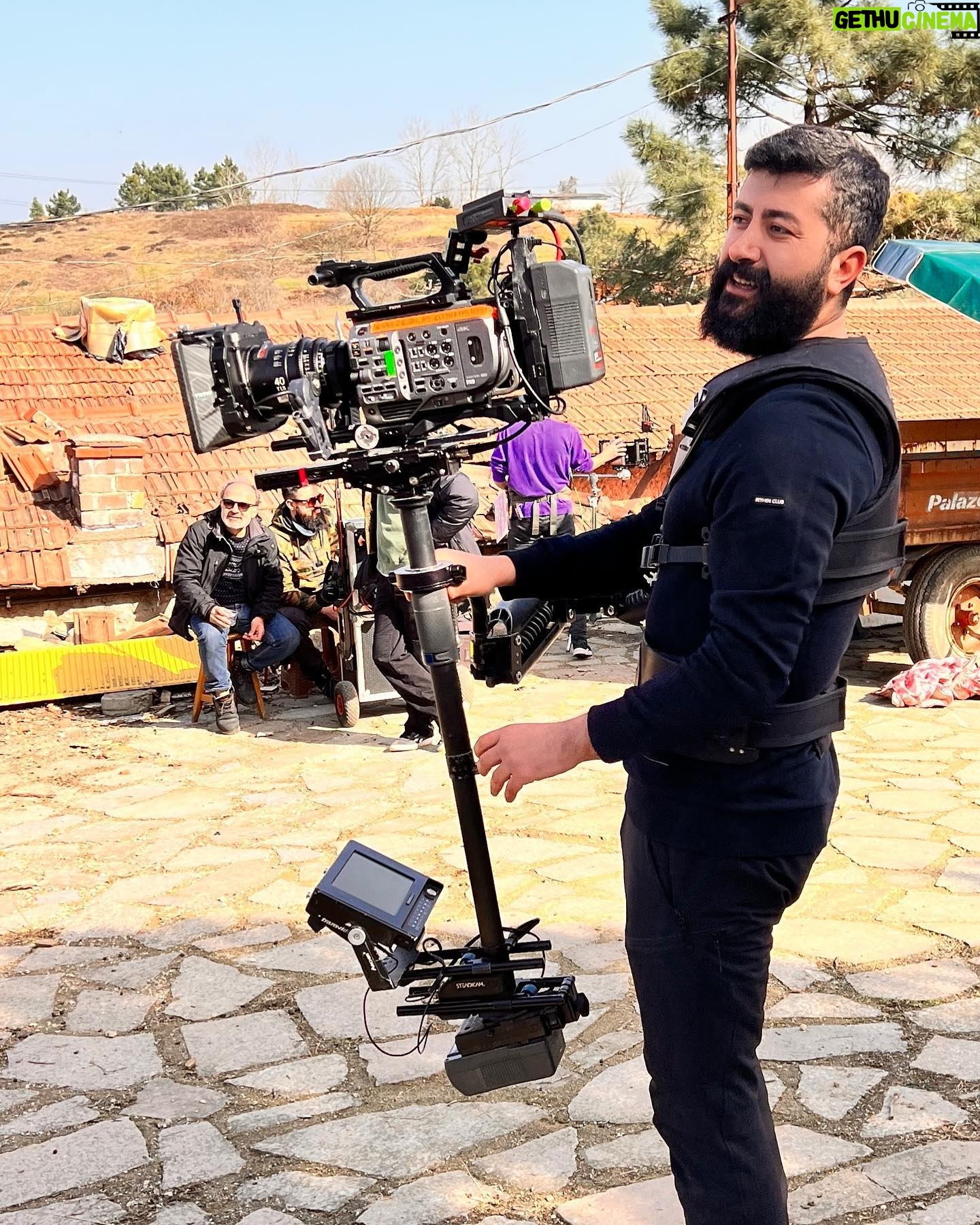 Onur Akbay - 46.5K Likes - Steadicam sevdamız sorgulanmasın 😄 Her ne kadar @yilmaz.alii kullanımını öğretmek istemese de arada kaçırıyorum 😄😄