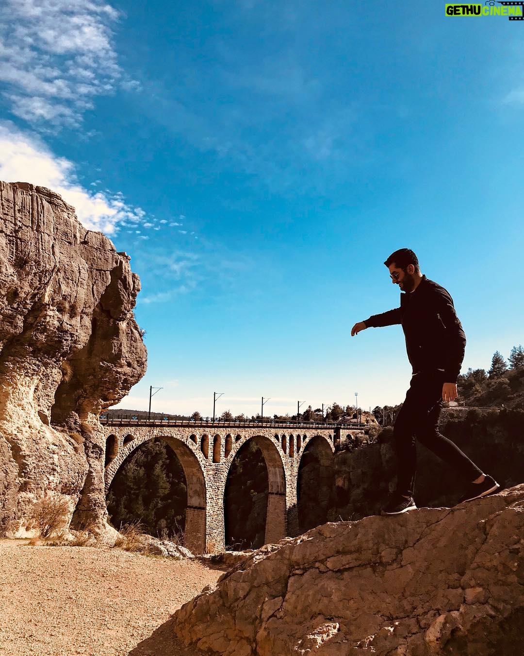 Onur Akbay - 21.8K Likes - Issız yerlerde kendin için bir âlem ol..