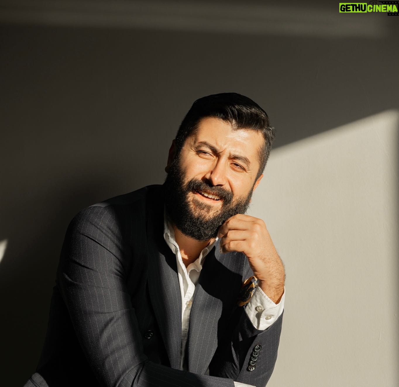 Onur Akbay - 45.1K Likes - Etrafımda olup bitenlere cevabım yukarıdadır 👆👆 😄😄
📸: @abdullahgult