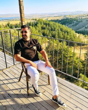 Onur Akbay Instagram - Tamam tamam burdayım ✋✋