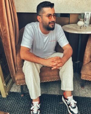 Onur Akbay Instagram - Tam poz verecem biri sesleniyor 😄😄