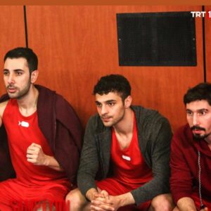 Onur Sermik Instagram - En başta bana güvenip inanan ve rolü teslim eden her zaman yanımda olan abim Çağrı Bingüller’e  ve @bskyapim aileme çok teşekkür ederim.Her zaman yanımda olan canım ablam menajerim @dilektozen iyi ki varsın. 3 tane hem iyi insan hem usta yönetmenle çalışma şansı edindim @ketche @mugeugurlarr @burakarliel bundan gurur duyuyorum. Senaristlerimiz abilerim @basakangigun ve AlphanDikmen abim kalemlerinize sağlık,elleriniz dert görmesin inşallah @ozyagciler gibi büyük bir ustayla çalışma şansı edindim .@tsayisman abim her anlamda örnek aldığım ve tanışmaktan beraber oynamaktan gurur duyduğum bir abi edindim. @erkoavci ve @burakaltayresmi abilerimle her sahnem konservatuar dönemimdeki dersler gibiydi. Sevgili @ilaydalisan ve @bernakoralturk @halitozgursari @sahinkendirciofficiall @emircankahyeri  @esref_livv @onurgunduz4533 @mutiylmz_ @barisacarofficial @_sercancelik @canerbasinli @canbuyukaltay harika kardeşler edindim,harika zamanlar geçirdim,ömürlük dostluklar kurdum.Kamera arkasında yer alan herkesin ellerine sağlık,herkes müthiş emek verdi ve çok çalıştı iyi ki varlar...Her anlamda çok şey öğrendiğim bir 34 bölüm oldu,bir hatamız olduysa affola,bugün yeni bölümümüz var ve uzun süre unutulmayacak bir final bölümü oldu sakın kaçırmayın.Elveda Şampiyon @sampiyontrt