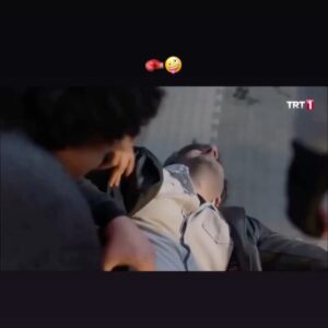 Onur Sermik Instagram - En başta bana güvenip inanan ve rolü teslim eden her zaman yanımda olan abim Çağrı Bingüller’e  ve @bskyapim aileme çok teşekkür ederim.Her zaman yanımda olan canım ablam menajerim @dilektozen iyi ki varsın. 3 tane hem iyi insan hem usta yönetmenle çalışma şansı edindim @ketche @mugeugurlarr @burakarliel bundan gurur duyuyorum. Senaristlerimiz abilerim @basakangigun ve AlphanDikmen abim kalemlerinize sağlık,elleriniz dert görmesin inşallah @ozyagciler gibi büyük bir ustayla çalışma şansı edindim .@tsayisman abim her anlamda örnek aldığım ve tanışmaktan beraber oynamaktan gurur duyduğum bir abi edindim. @erkoavci ve @burakaltayresmi abilerimle her sahnem konservatuar dönemimdeki dersler gibiydi. Sevgili @ilaydalisan ve @bernakoralturk @halitozgursari @sahinkendirciofficiall @emircankahyeri  @esref_livv @onurgunduz4533 @mutiylmz_ @barisacarofficial @_sercancelik @canerbasinli @canbuyukaltay harika kardeşler edindim,harika zamanlar geçirdim,ömürlük dostluklar kurdum.Kamera arkasında yer alan herkesin ellerine sağlık,herkes müthiş emek verdi ve çok çalıştı iyi ki varlar...Her anlamda çok şey öğrendiğim bir 34 bölüm oldu,bir hatamız olduysa affola,bugün yeni bölümümüz var ve uzun süre unutulmayacak bir final bölümü oldu sakın kaçırmayın.Elveda Şampiyon @sampiyontrt