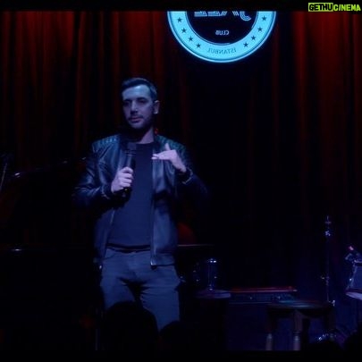 Onur Sermik - 2.5K Likes - Araba aldıktan 2 gün sonra taksiyle bir yere giderken aldığım arabayla taksi aynı marka çıktı.Taksici abiye çaktırmadan arabayla ilgili bilgi almak istedim ve bakın ne oldu... #standup #sahne #istanbul