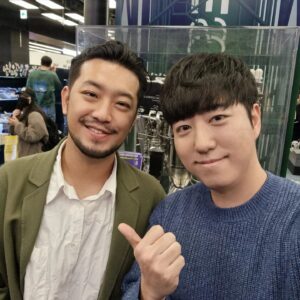 Orbit Instagram - 더현대 팝업 4일차
오늘도 촬영 때문에 오래 있지 못하였지만
짧은 사이에도 반가운 분들이 와주셨어요

여의도 일대를 마비시킨 대병건 숭배하라
에너지 넘치는 의리파 귀염둥이 장지수님
새로운 스타일 잘 어울리는 윤소희 배우님

내일도 방송이 있어서 끝까지는 못있지만
남은 일정도 최선을 다해서 해내겠습니다
더현대 서울에서 수요일까지 계속 만나요