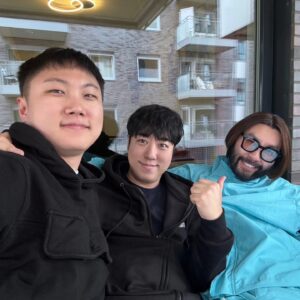 Orbit Instagram - 일단 오슬로 도착
홍철이형이랑 빠니보틀이랑 함께 북극으로
첫날부터 뒤가 없이 직진하는 노빠궤 여행
도파민 통제를 신중하게 해야겠다는 생각

잠깐 겨울을 놓친 가을 날씨처럼 선선하고
카메라에 담지 못하는 이야기가 더 많아서
앞으로 남은 2주가 얼마나 즐거울지 기대

그나저나 새벽 4시인데도 정말 밝아 신기
위도 48° 이상의 고위도 지방에서 보이는
태양이 지평선 아래로 지지 않은 백야인가