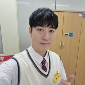 Orbit Instagram - 2024년 새해 복
힐베르트의 호텔처럼 무한히 많이 받기를

나이가 마흔 넘어서도 제작진이 시킨다고
교복까지 입는 저처럼 무엇이든 도전하는
거리낌 없는 새해가 되셨으면 좋겠습니다

한해동안 절 사랑해주신 모든 분들 덕분에
과분하게 즐거웠고 진심으로 행복했습니다

부족한 점이 많지만 올해도 잘 부탁드리며
더 열심히 최선을 다해서 뭐든 하겠습니다
함께 세상을 과학으로 진하게 물들여 봐요

In 2024, may infinite blessings be with you like Hilbert's Hotel.
I hope you will have a new year to challenge anything, just like me, who even wears high school uniforms because the production team makes them do it even after the age of 40. Thanks to everyone who loved me throughout the year, I had too much fun and was always truly happy. I have many shortcomings, but I hope you will love me a lot this year, and I will do my best. Let's color the world with science together.