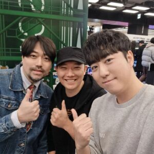 Orbit Instagram - 더현대 팝업 3일차
주말의 여의도 더현대가 어떤 상황인지
생생하게 경험할 수 있는 하루였습니다

어제왔다가 못 만나서 또 와준 랩퍼 쿠기,
오랜만에 만난 반가운 친구 서동주 변호사,
멋진 최고민수 선생님, 임민소 아나운서님,
남도형 성우와 깜찍 애굽민수형, 승우아빠

바쁘신 와중에 어쩜 이렇게 다 와주시는지
감사한 마음을 담아 오늘도 궤도 포토이즘