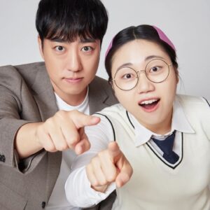 Orbit Instagram - 즐거웠던 광고 촬영
인공지능 기반 학습앱 콴다에서 만든
일대일 비대면 과외서비스 콴다과외

사내뷰공업 홍유경님이 학생으로 등장
엄청난 동안이셔서 진짜 고등학생인줄
난 선생님이긴 한데 말은 몇 마디 안함

짧은 광고지만 빛의 방향과 색감 등을
완벽하게 표현하기 위해 전문가분들과
오랜 시간 고민하고 반복하며 촬영했다
광고라는 건 이런 거구나 느꼈던 시간!

여러 가지 이야기가 담긴 시리즈 광고를
앞으로 TV, 지면, 유튜브, 스터디 카페 등
다양한 곳에서 우연히 만날 수 있을 지도

인생선생님을 만난다는 문구가 울린다
나도 그런 분들을 곳곳에서 만났으리라
#콴다 #과외 #콴다과외 #궤도 #홍유경 
#안될과학 #사내뷰공업 #인생 #선생님