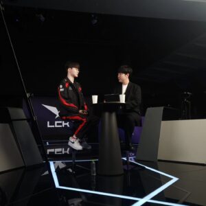 Orbit Instagram - 페이커 그는 신이야
신은 주사위를 던지지 않지만 롤은 하는 듯

전설의 전당 1호 헌액자로 입성한 페이커
또 대상혁이야 이제 다시 기습숭배해야 해
진심으로 축하드리며 정말 영광이었습니다

어떤 각도로 봐도 빛나는 그의 멋진 용안은
결국 비슷한 사진을 여러 장 넣게 만들었다

항상 공부하고 성장하고 고민하는 혁신가
페이커의 전성기는 인간의 평균 수명일 듯

League of Legends professional gamer Faker, he is a god. God doesn't play dice, but he seems to be playing a game called LOL. I sincerely congratulate you on being selected as the first inductee into the Hall of Legends. I hope Faker’s skills in his prime will never change.
#faker #lol #sktt1 #t1 #leagueoflegends 
#riotgames #페이커 #롤 #리그오브레전드