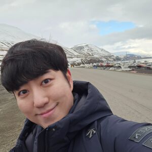 Orbit Instagram - 북극 시리즈
국제종자저장고를 향한 우리의 발걸음
노홍철! 빠니보틀! 궤도! 노빠궤 크로스

인생에서 다신 오지 않을 고위도의 순간
아름답다는 표현 밖에 하지 못하는 한계

이곳엔 과학자가 아니라 시인이 왔어야
#북극 #스발바르 #국제 #종자 #저장고 
#노홍철 #빠니보틀 #궤도 #여행 #행복
