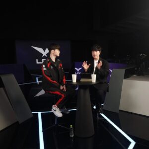 Orbit Instagram - 페이커 그는 신이야
신은 주사위를 던지지 않지만 롤은 하는 듯

전설의 전당 1호 헌액자로 입성한 페이커
또 대상혁이야 이제 다시 기습숭배해야 해
진심으로 축하드리며 정말 영광이었습니다

어떤 각도로 봐도 빛나는 그의 멋진 용안은
결국 비슷한 사진을 여러 장 넣게 만들었다

항상 공부하고 성장하고 고민하는 혁신가
페이커의 전성기는 인간의 평균 수명일 듯

League of Legends professional gamer Faker, he is a god. God doesn't play dice, but he seems to be playing a game called LOL. I sincerely congratulate you on being selected as the first inductee into the Hall of Legends. I hope Faker’s skills in his prime will never change.
#faker #lol #sktt1 #t1 #leagueoflegends 
#riotgames #페이커 #롤 #리그오브레전드