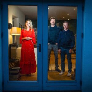Orla Brady Instagram - Aha...on closer inspection I see that @stevethewall of #SouthWesterlies is lurking in the shadows here with @aidanohare20 of #DeadStill and the wonderful @amy_huberman bringing back her bloody great hit #FindingJoy. Yis’ll have no problem getting square eyes this Autumn with #RTENewSeason shows. 💃🏼🚶🏻‍♂️🚶🏻‍♂️