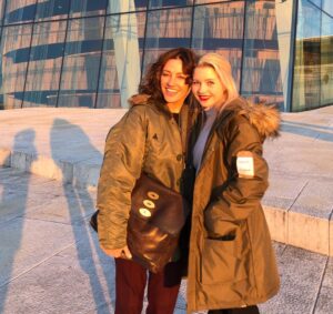 Orla Brady Instagram - Yes I am grinning like big Cheshire Cat with @sakrogh because 1) I was over-excited to be in Oslo and 2) she is fab. Premiere tonight in Norway (never thought I’d say those words) so please watch once you have all unzipped yourselves out of 5 layers of puffer coats.  #SouthWesterlies @deadpan_pictures ☘️☘️☘️