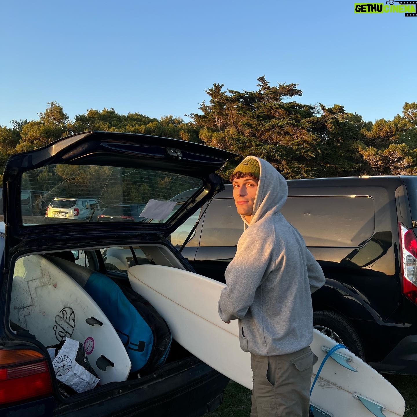 Oscar Anton - 5.2K Likes - happy