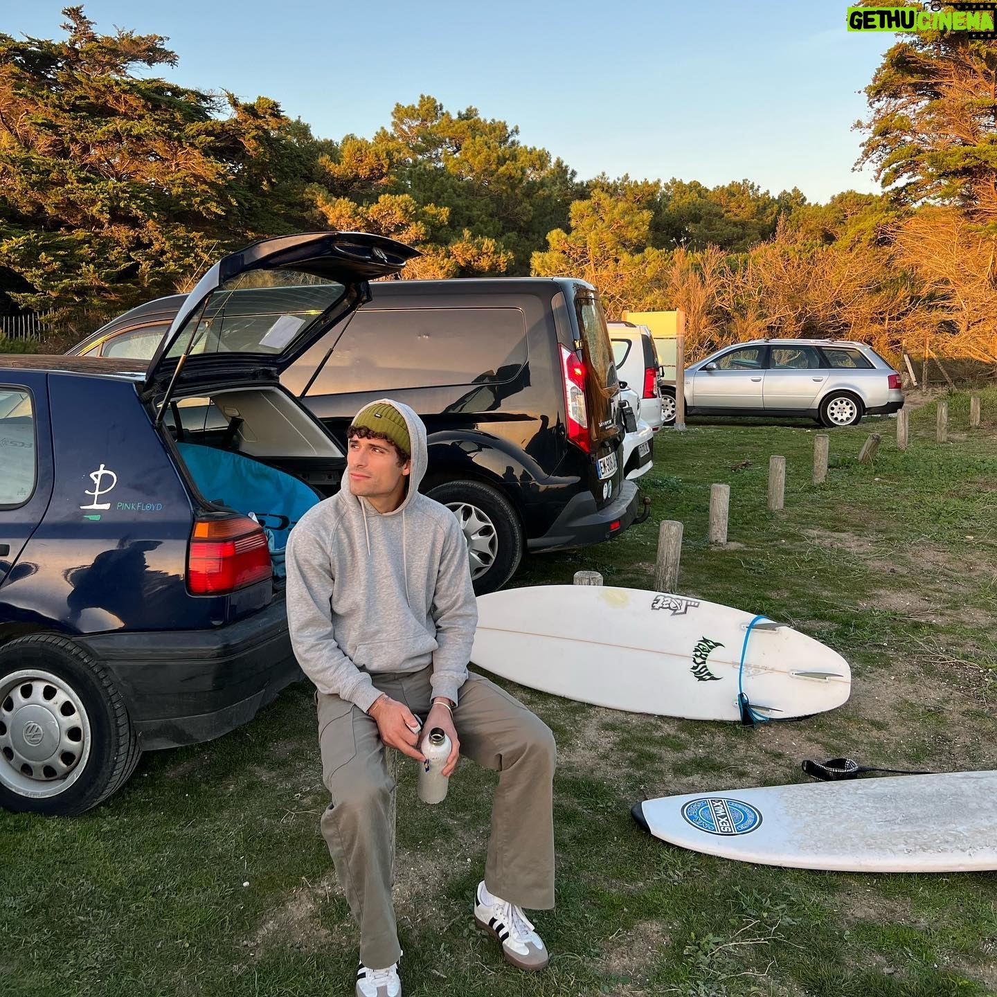 Oscar Anton - 5.2K Likes - happy