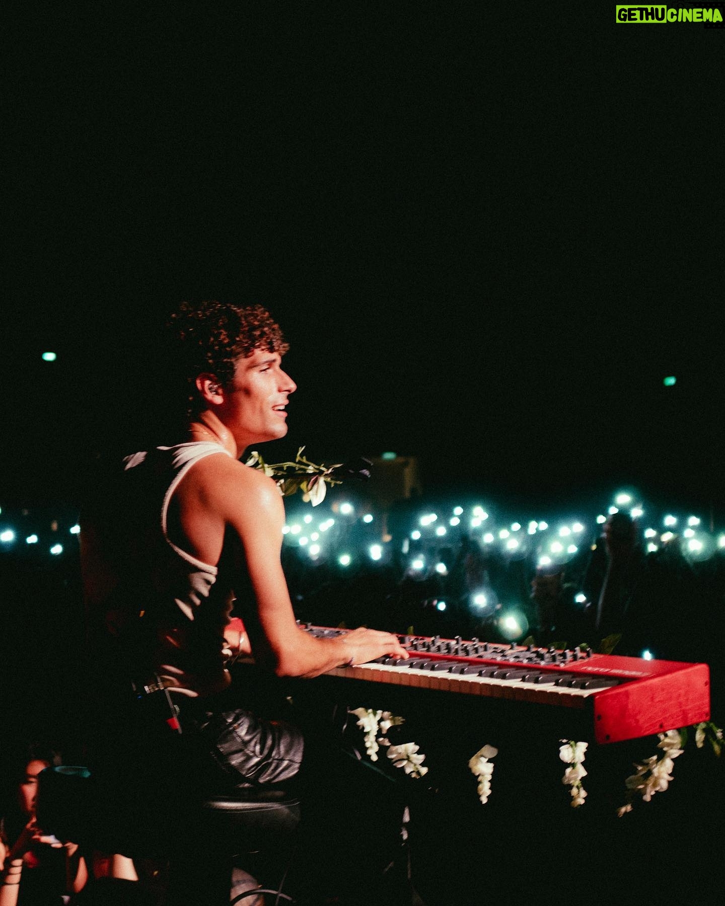 Oscar Anton - 8.2K Likes - 1400 of us dancing in paris.
thank you so much ♡
photos : @seabassb_ // @ileanapcontreras