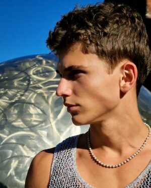 Oscar Curtis Instagram - Bring on the Blue Skies?
.
.
.
.
.
.
.
.
.
.
.
.
.
.
.
.
.
.
.

.
.

#actor #profile #headshot #blueskies #model #face #summer #portrait #younghollywood #fashion