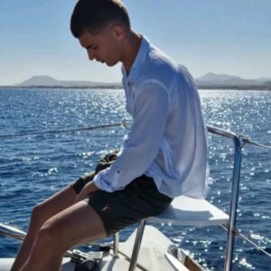 Oscar Curtis Instagram - Perfect way to end the year, out on the ocean 😎 🌊 🌊  happy New Year!
.
.
.
.
.
.
.
.
.
.
.
.
.
.
.
.
.
#happynewyear #holiday #actor #model #fashion #boat #ocean #2024 #younghollywood #actorslife