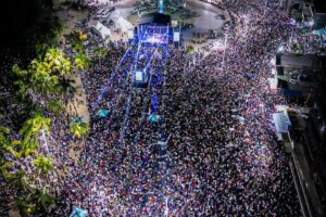Oscar D'León Instagram - Una noche inolvidable en Puerto La Cruz 🔥🔥.

¿Que otra ciudad quisiera escucharme cantarles? 🇻🇪

#Sabrosooo

Drone: @gimonic