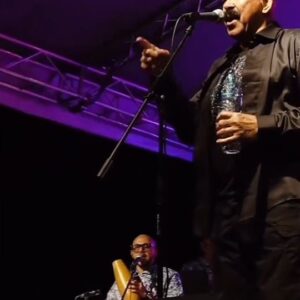 Oscar D'León Instagram - ¡Celebrando mis 52 años de vida artística junto a ustedes, mis queridos seguidores! Gracias por acompañarme en este viaje lleno de música, ritmo y sabrosura. ¡Que sigamos bailando juntos por muchos años más! 🎶🌟 #52AñosDeSabor #GraciasSeguidores #SonerodelMundo