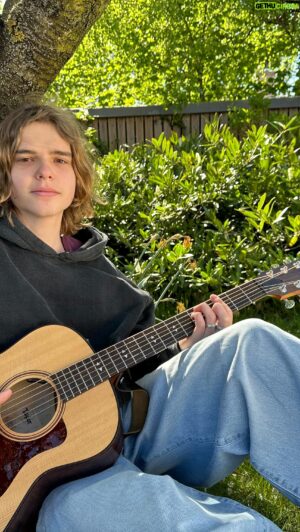 Oscar Stembridge Instagram - Thank you for all the memories @deanlewis 

#oscarstembridge #cover #deanlewis #memories #guitar #singer