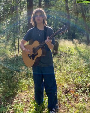 Oscar Stembridge Instagram - 📸 #dump #oscarstembridge #musician #singer #guitar