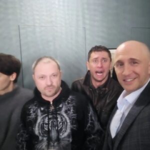 Oskar Kuchera Instagram - Листайте!)
Вчера начали снимать мистический сериал "Сны". История захватывает.  Побрился наголо я спецом для рождения моего Новикова! И, конечно, команда у нас просто 🔥🔥🔥
