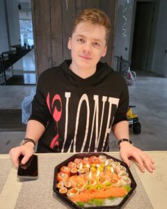 Actor Oskar Kuchera HD Instagram Photos and Wallpapers June 2022