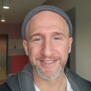 Oskar Kuchera Instagram - А позвольте под занавес поздравить с Днем Радио всех причастных и сочувствующих! 
Скоро, возможно, будет новый виток моей радиокометы!😉