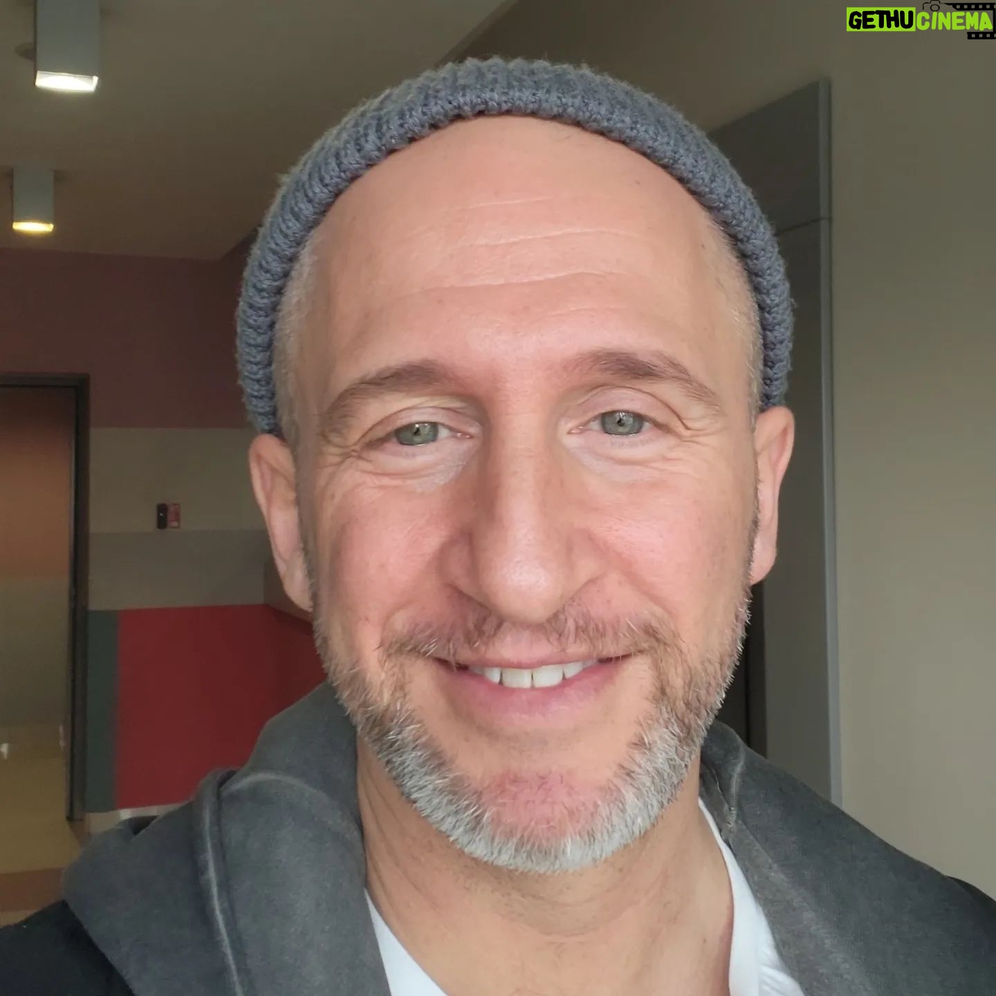 Oskar Kuchera - 2K Likes - А позвольте под занавес поздравить с Днем Радио всех причастных и сочувствующих!
Скоро, возможно, будет новый виток моей радиокометы!😉