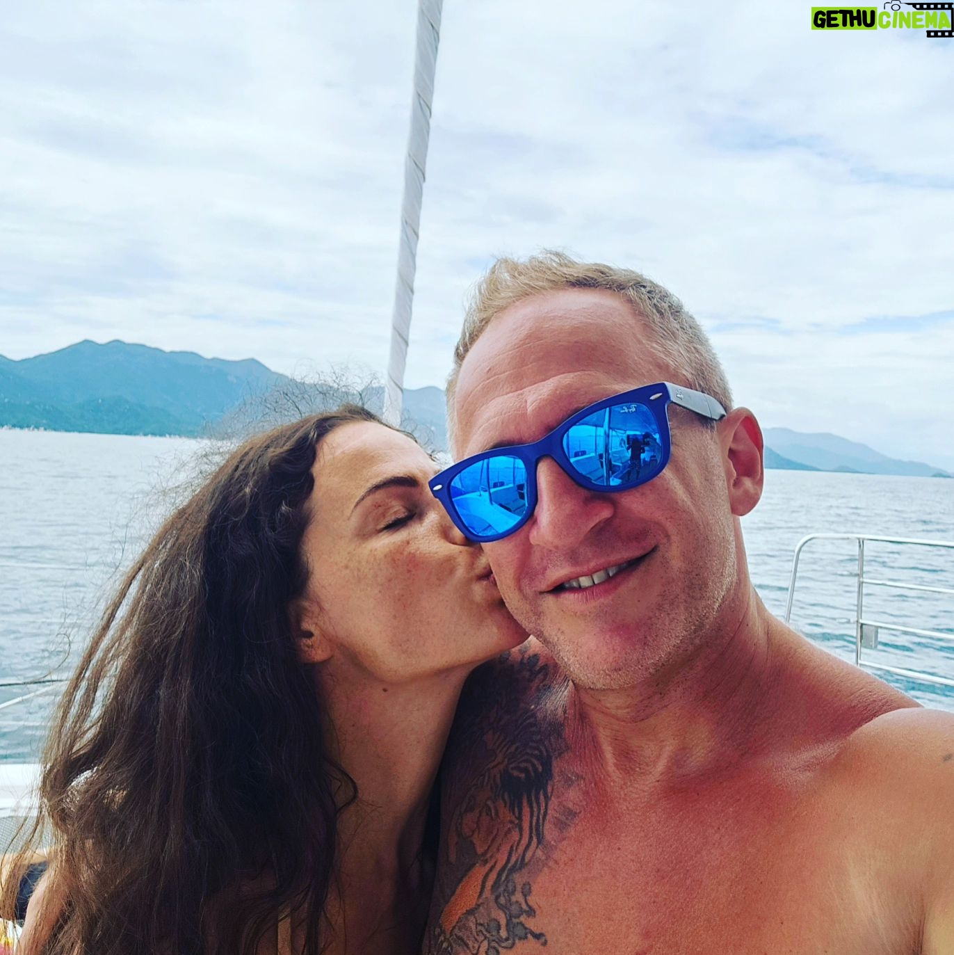 Oskar Kuchera - 2.3K Likes - Сегодня так. Просто. Любовь.❤️😉
Чего и вам желаю!