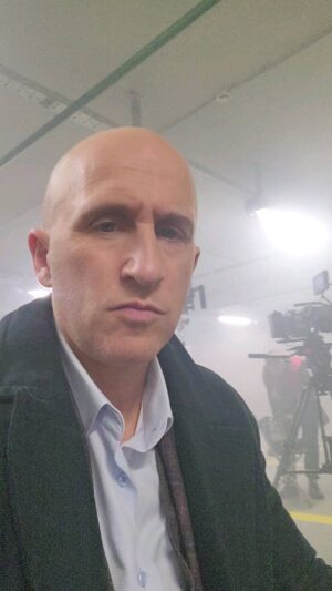 Oskar Kuchera Instagram - Сегодня у меня крайний съемочный день на отличнийшем проекте "Сны".
Мой Новиков отправляется на покой, надеюсь до следующего сезона! Спасибо Всем, кто в кадре и за ним!!! Было здорово!