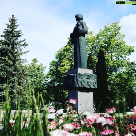 Oskar Kuchera - 2.2K Likes - Про уродов и нелюдей:
В Алуксненском крае Латвии исчез памятник партизанам латышской бригады советской армии, разгромившим немецкую карательную экспедицию 15 января 1944 года.
Памятник партизанам подлежал демонтажу наряду с другими девятью советскими монументами, установленными в этом районе.
Нельзя построить будущее забыв прошлое. Просто невозможно.
Кроме ненависти подобные акты правительственного вандализма, а по-другому это назвать трудно, ничего не родят...