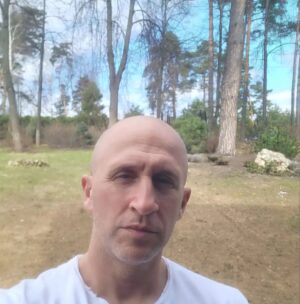 Oskar Kuchera Instagram - Весной запахло сегодня в Москве. Еще бы миром запахло, вот бы было хорошо....