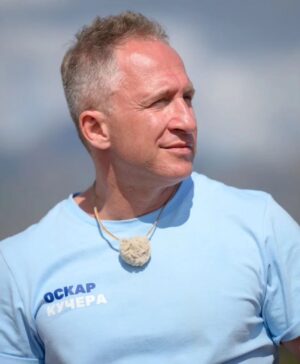 Oskar Kuchera Instagram - Ну что. Сегодня уже, пожалуй, могу поделиться с вами тем, где я был добрую половину этого лета!)
Так как 17го сентября в 18:30 на канале @tnt_online стартует крутейший проект "Новые звезды в Африке".
Надеюсь будете смотреть и болеть за меня!)))
Это был самый нереальный опыт в моей жизни!)
И если когда нибудь случится возможность, незадумываясь повторю это снова!