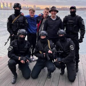 Oskar Kuchera Instagram - Отличные ребята из Спецназ шоу сделали праздник нашему сыну!)))
Если вы хотите удивить и может даже слегка напугать именинника,  то вам к ним! Очень круто!))) Вот рекомендую!) Воспоминаний и разговоров будет куча)))