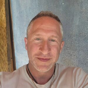 Oskar Kuchera Instagram - Ох, как же хочется поделиться с вами тем, где я сейчас нахожусь..... но пока не могу!
Скажу одно, такого ещё со мной не было)))