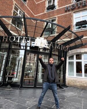 Osvaldo Benavides Instagram - Si la vida te da vida…  @malegamboa @hotelamigobrussels @barmagritte @bocconi.restaurant @luxuryessentialsexperiences