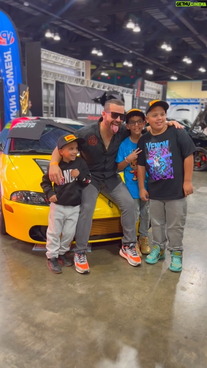 Osvaldo Friger - 345 Likes - Nada me da más placer que estar con mi gente! Promoviendo la Película de @losmecanicosmovie 2, el evento de Junio 1 y 2 y mis productos @deaddogcrew que más puedo pedir! Gracias a la familia de @prracingexpo por la oportunidad. @rocadisplays @24_marketplace por el montaje tan duro y las pantallas. A mi team @carrosblindadospr @markezinapr por una labor brutal para tener la máquina allí y lista para la Película y las promos que vienen! Gracias @jl.irizarryalcover dime a ver si fue o no un fin de semana a otro nivel todo vendido! @patricialespier y @fransua___ como siempre 🔝 FON TEAM!