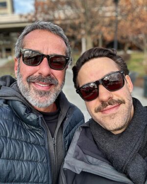 Otávio Martins Instagram - Que 2024 seja um ano lindo, cheio de esperança e amor ao próximo. Amigos queridos, sejamos todos felizes. ❤️ #feliz2024