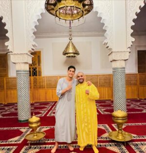 Ottman Azaitar Instagram - Charging immeasurable Power 🕌 🤲🏽 = 🔋 #Ramadan